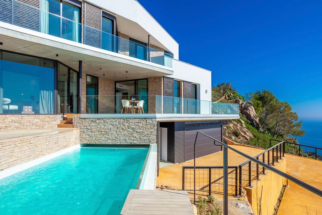 Villa Luxosa Costa Brava Olivers Travels 1