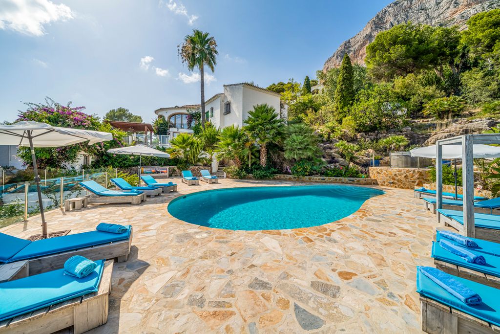 Villa Caroix Costa Blanca Olivers Travel 1