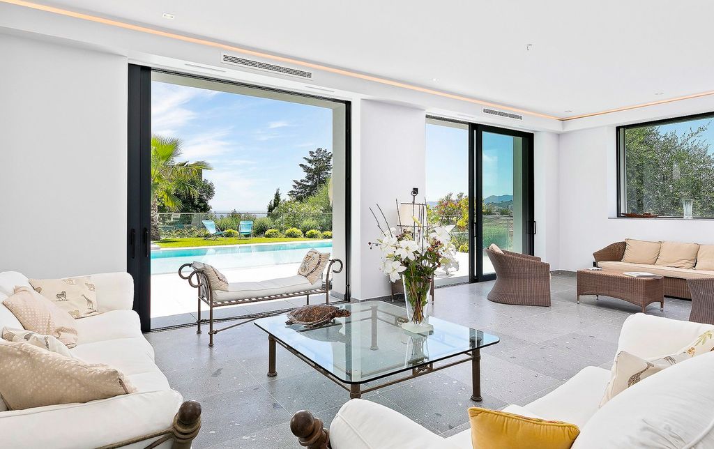 Villa Courreges French Riviera Olivers Travels 3