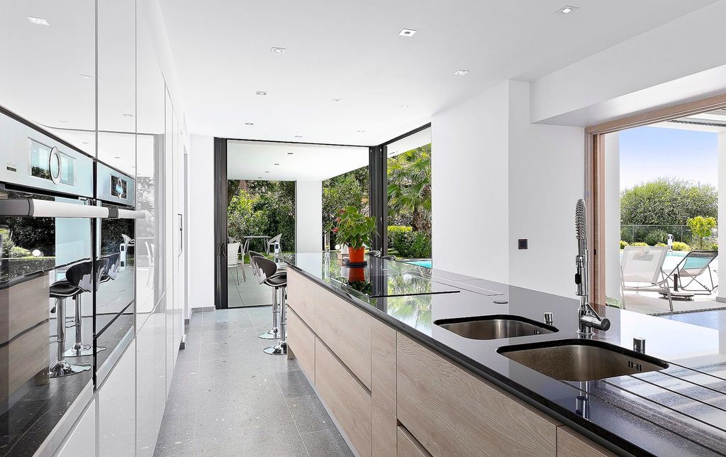 Villa Courreges French Riviera Olivers Travels 5