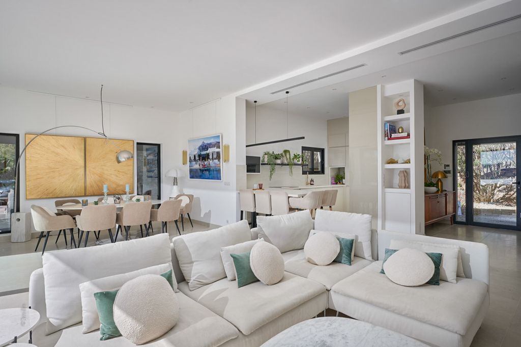 Villa Huelle CoteDAzur Olivers Travels 4