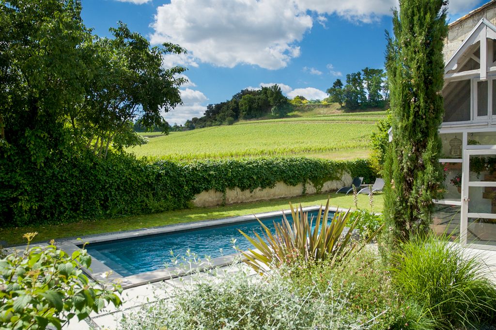 Madalyn House Aquitaine Olivers Travels 2