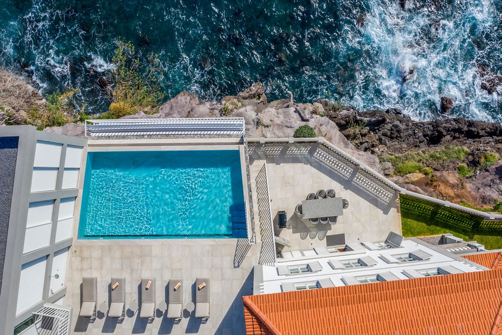 Casa Deluxe Funchal Madeira Olivers Travels 16