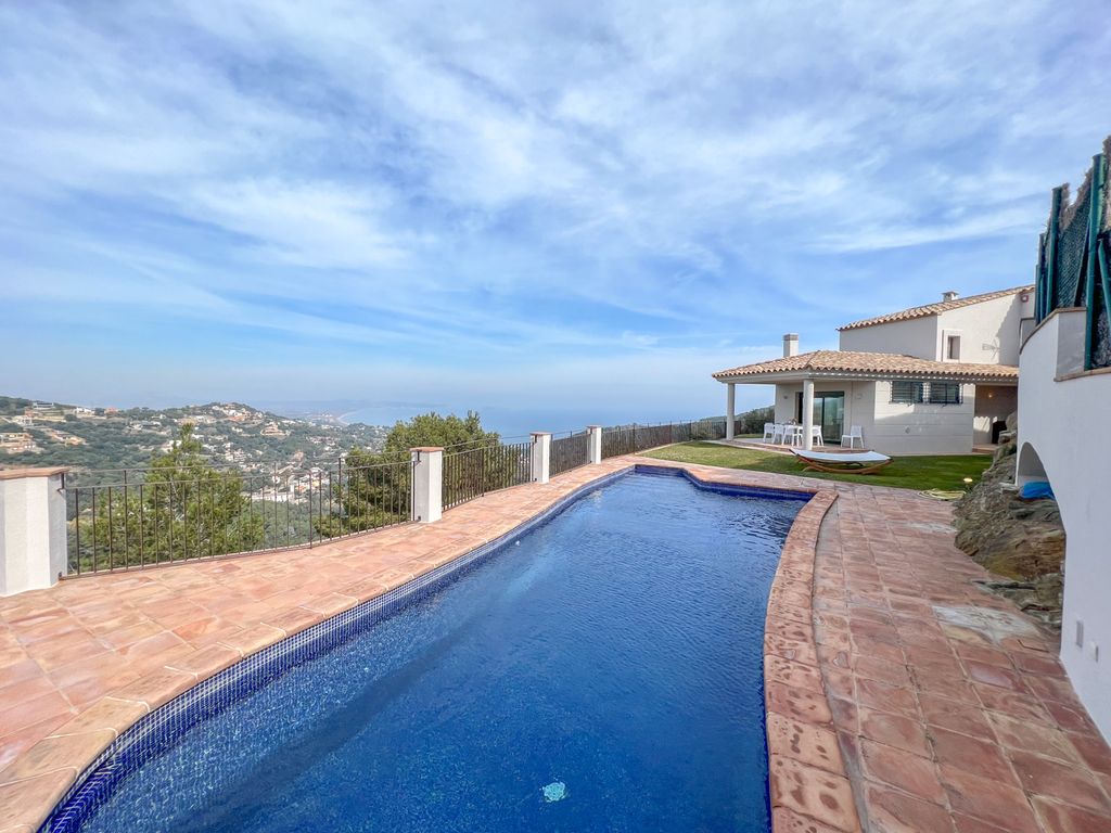 Villa Xarmada Costa Brava Olivers Travels 01