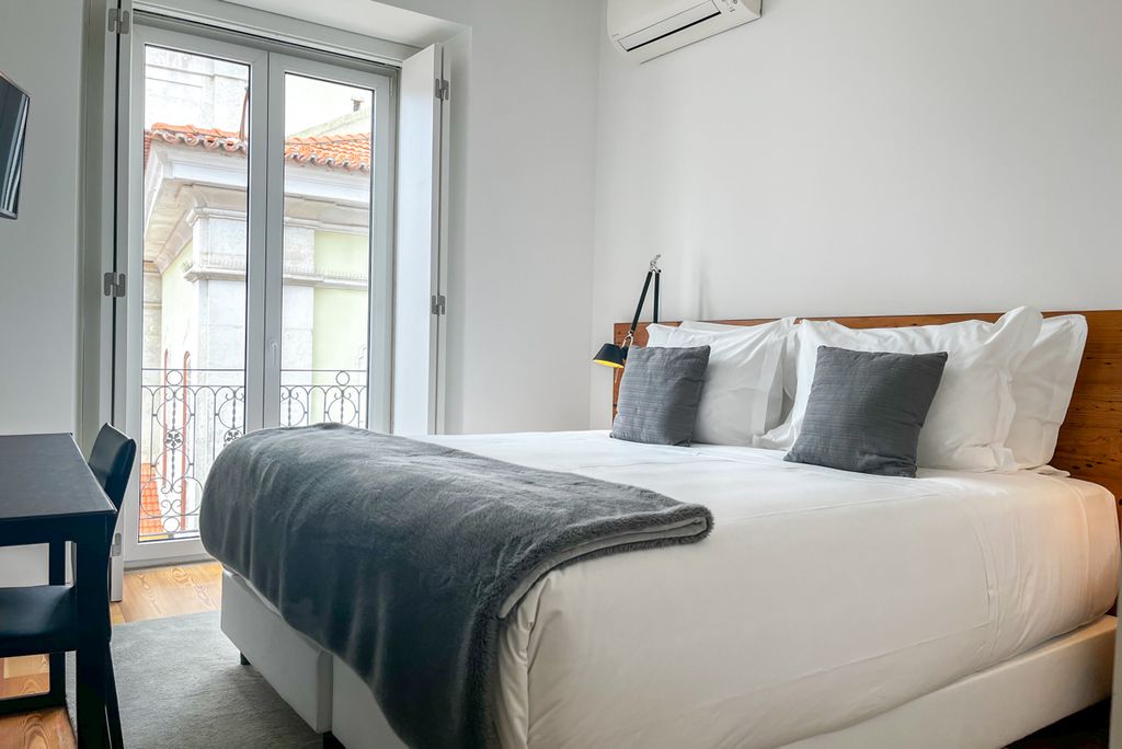 Apartment Azaleia Lisbon Olivers Travels 05