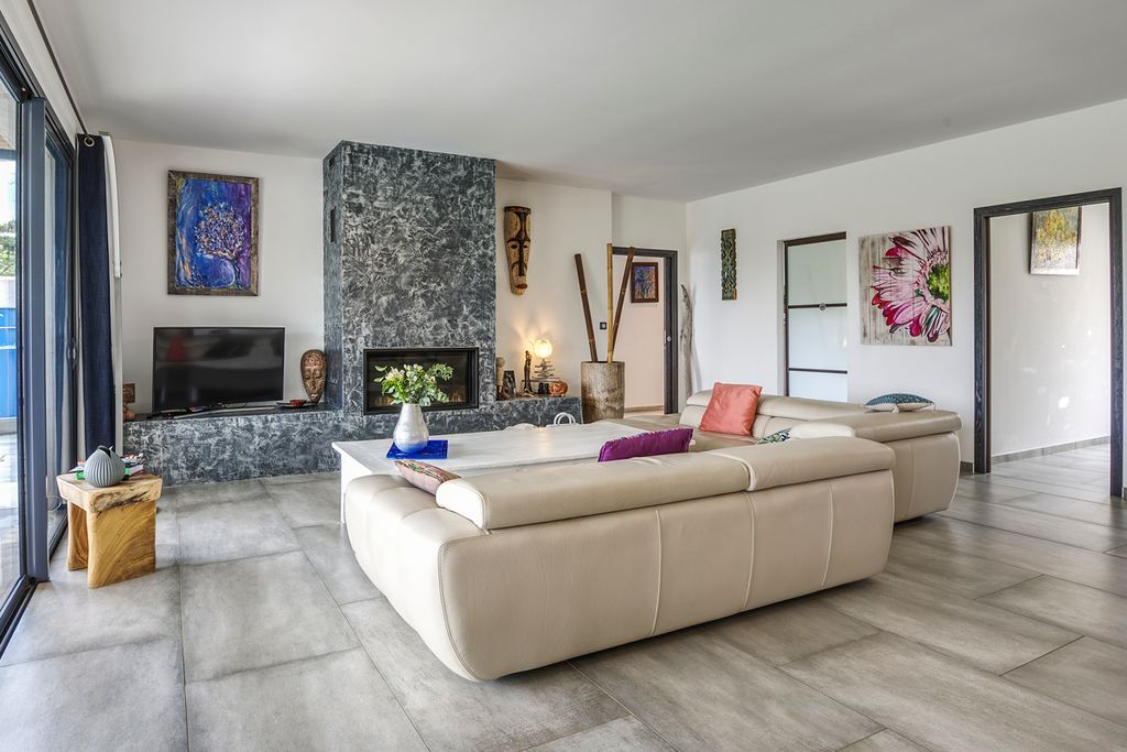 Maison Orient Provence Olivers Travels 3