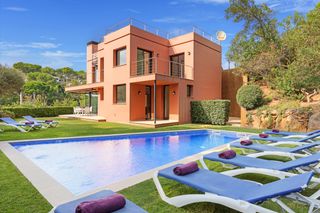 Villa Salmonte Costa Brava Olivers Travels 1