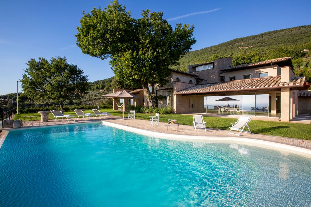 Villa la Rocca Umbria Olivers Travels 1 01