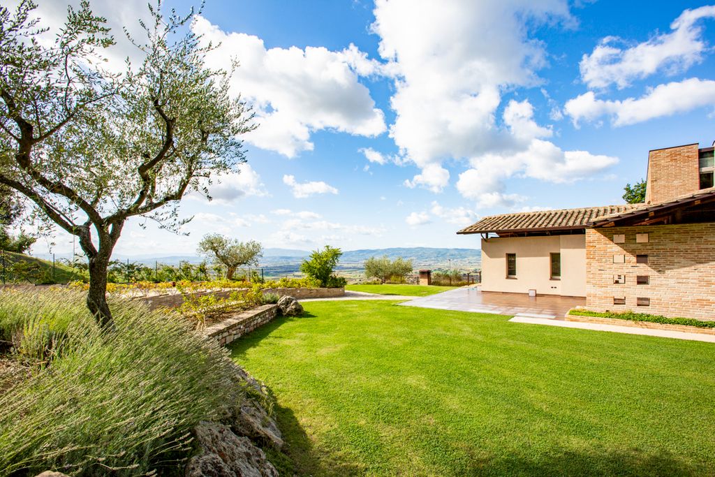 Villa la Rocca Umbria Olivers Travels 2 01