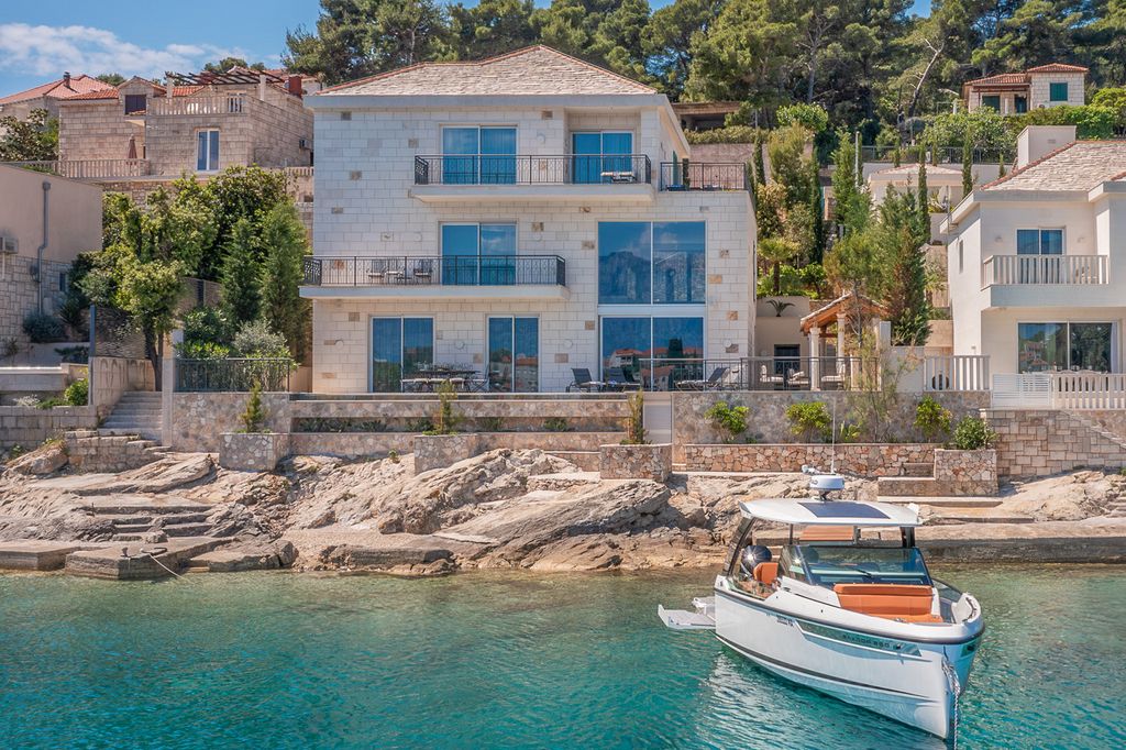 Villa Voda Brac Olivers Travels1.1