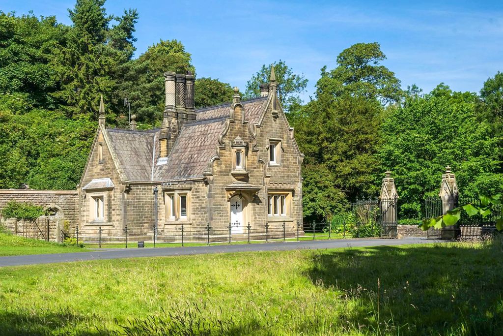 Mile Stone Lodge Yorkshire Olivers Travels 01