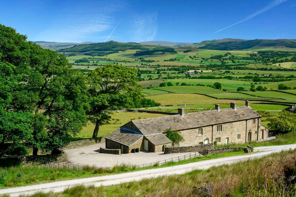Foxglove Farmhouse Yorkshire Olivers Travels 1