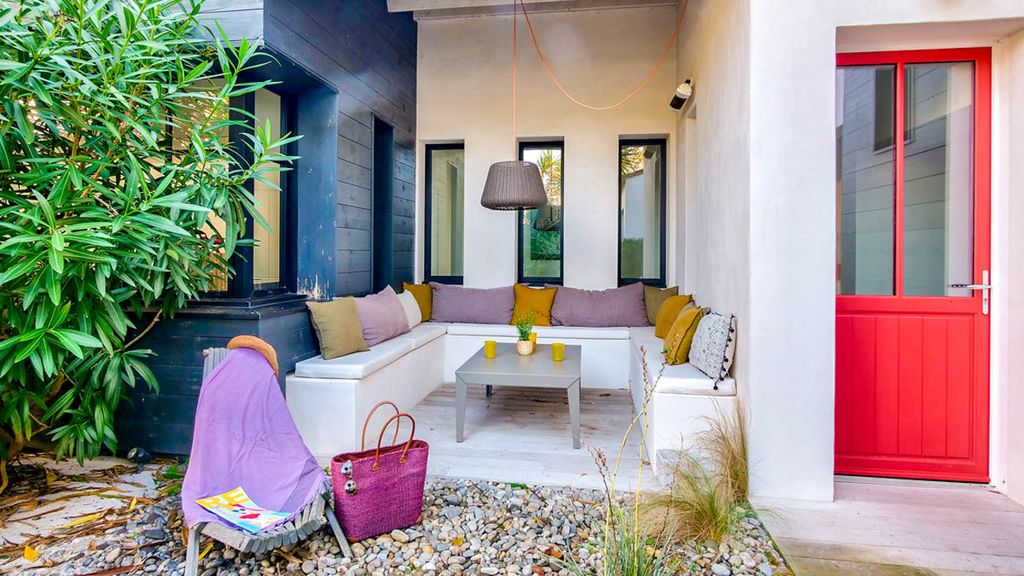 Villa De La Boumediene IleDeRe France Olivers Travels 2 01