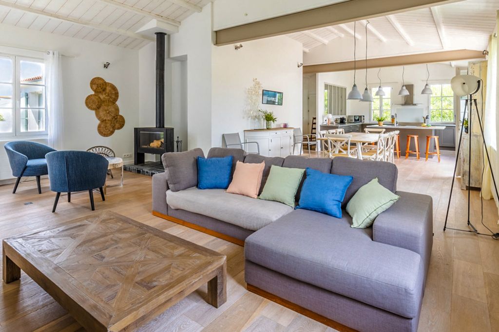 Villa Bastien IleDeRe France Olivers Travels 3