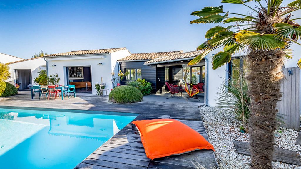 Villa Ecarlate IleDeRe France Olivers Travels 1