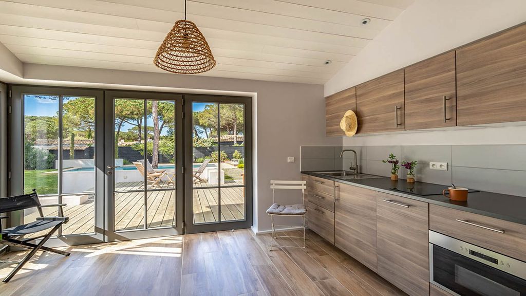 Villa Artemis IleDeRe France Olivers Travels 4