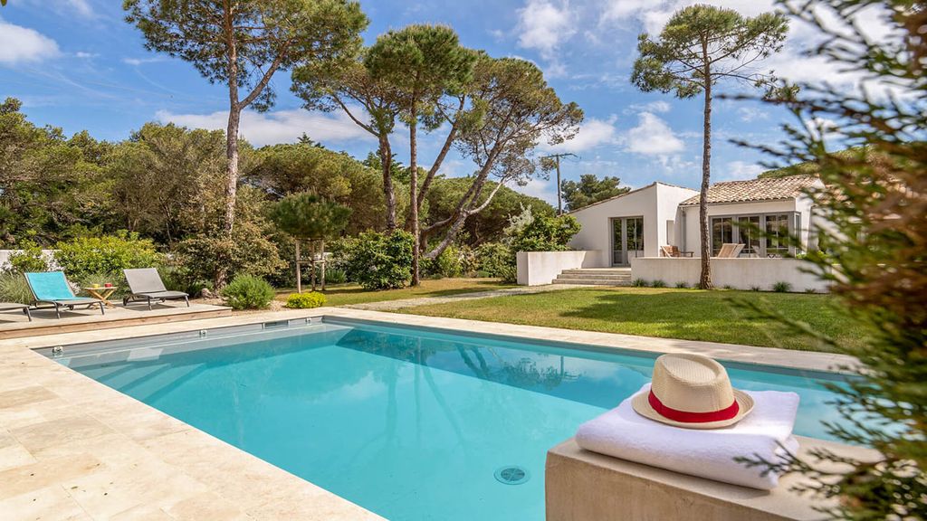 Villa Artemis IleDeRe France Olivers Travels 1