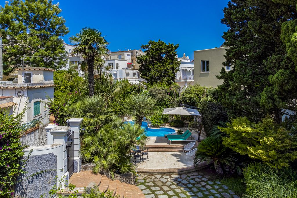 Villa I Farglioni Capri Italy OliversTravels 3