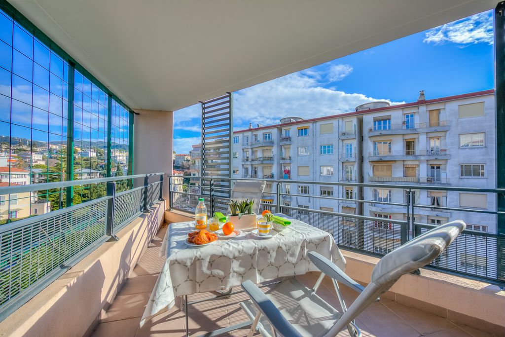 Apartment Coing Nice Olivers Travels 01