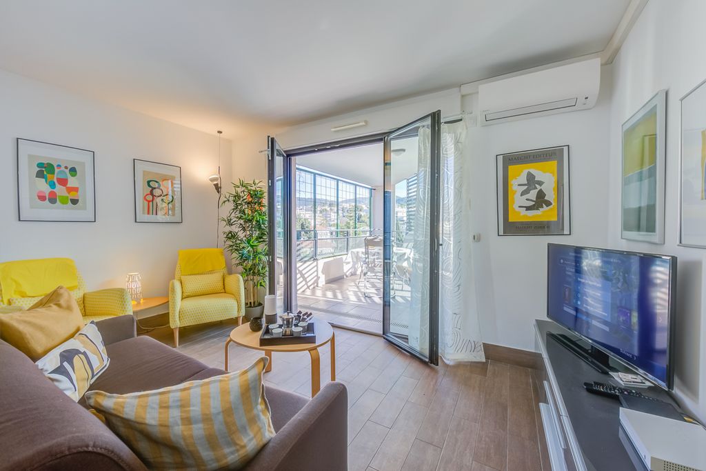 Apartment Coing Nice Olivers Travels 02