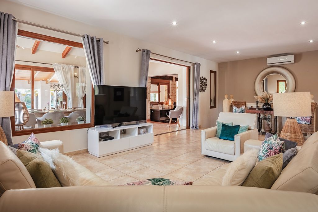 Casa de la Belleza Costa Blanca Olivers Travels 03