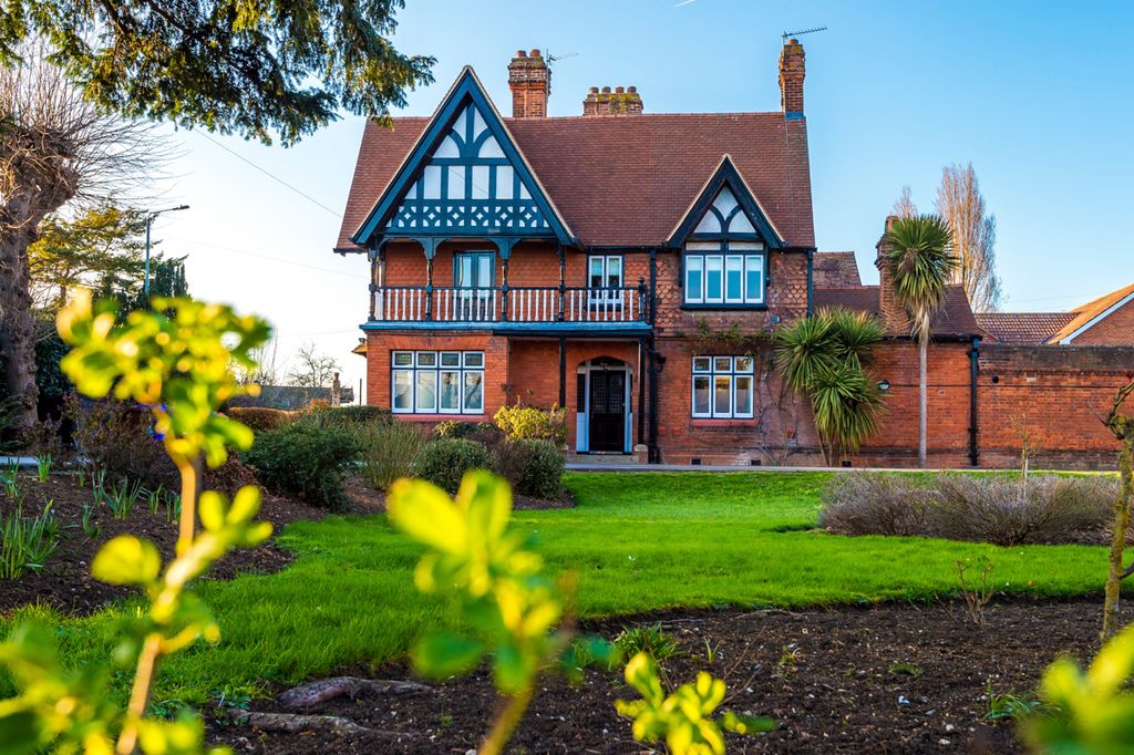 Windsor Lion South East Olivers Travels 1