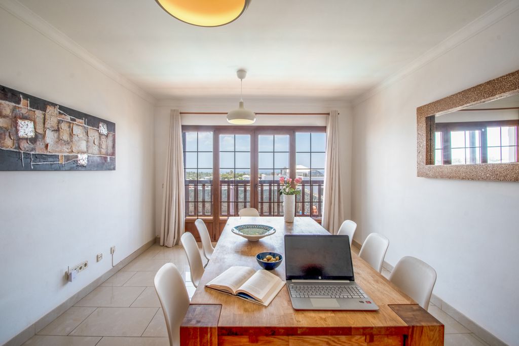 Lanzarote Lauren Lanzarote Olivers Travels 04