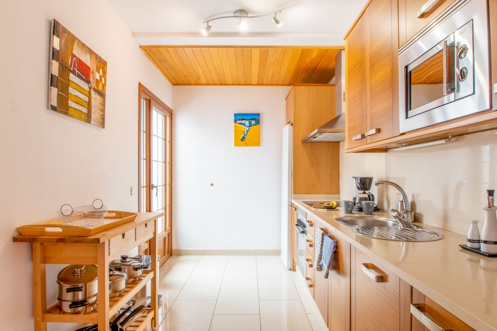 Lanzarote Lauren Lanzarote Olivers Travels 05