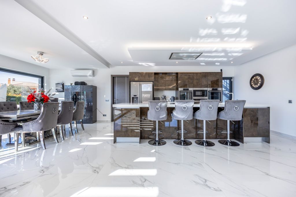Villa Pias Carvoeiro Olivers Travels 3