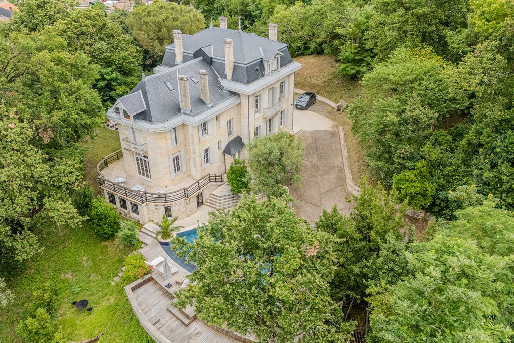 Chateau Armada Aquitane Francee OliversTravels 2