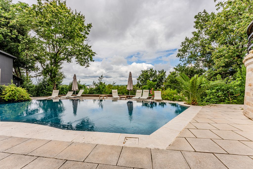 Chateau Armada Aquitane Francee OliversTravels 3