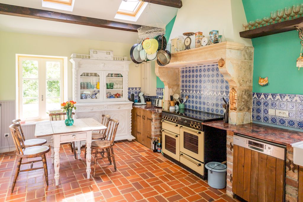 La Cigogne Olivers Travels 1 4