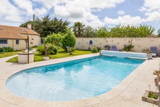 La Cigogne Olivers Travels 1 1