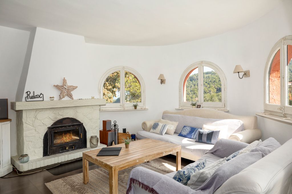 Casa Ivan Costa Brava Olivers Travels 3