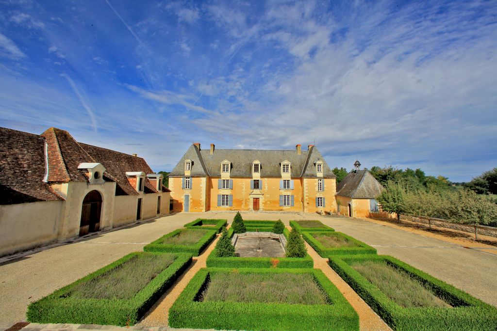 Chateau Fleur Dordogne Olivers Travels 14