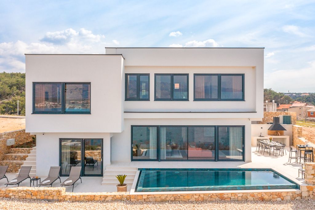 Villa Sariah Dalmatia Coast Olivers Travels 1