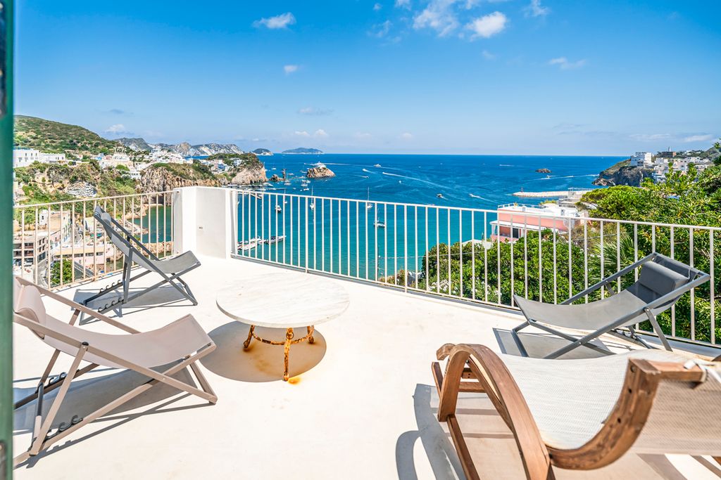 Villa Chiaia di Luna Lazio Olivers Travels 2