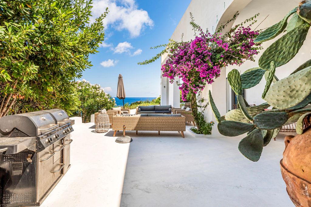 Villa Chiaia di Luna Lazio Olivers Travels 5