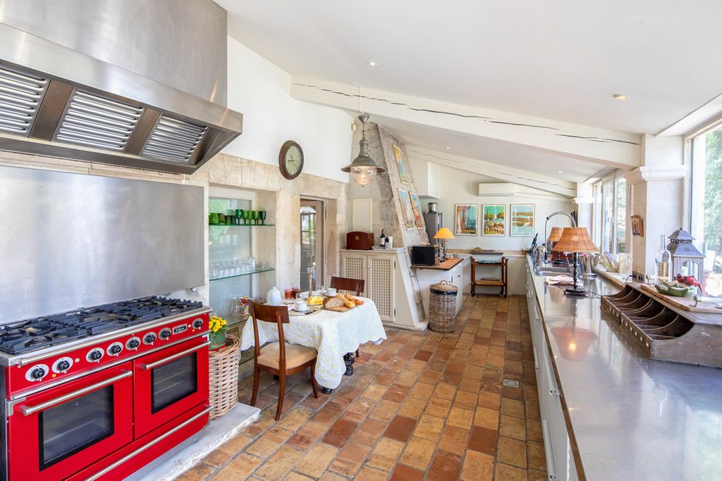 Les Arches Provence Olivers Travels 5