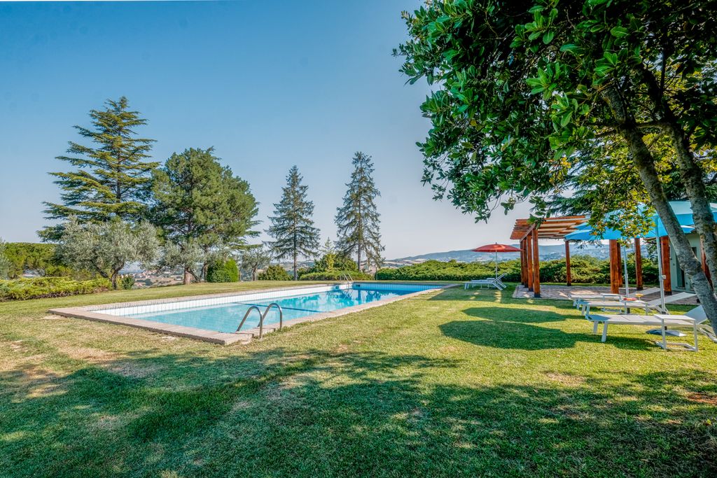 Villa The Oak Tree Farmhouse Umbria Olivers Travels 1