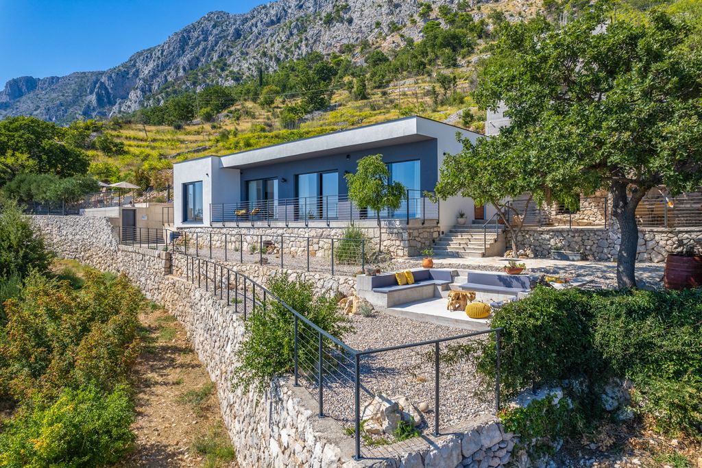 Villa Aveena Dalmatia Coast Olivers Travels 01