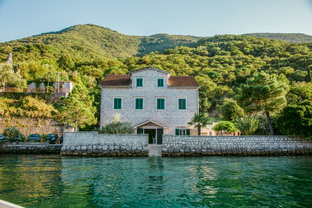 Villa Conch Bay Of Kotor Olivers Travels 1