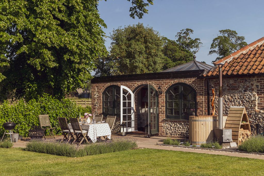 Norfolk Grove Norfolk Olivers Travels 1