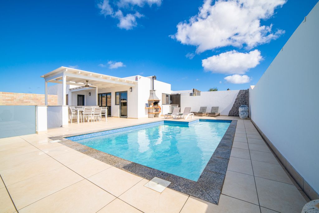 Casa Playa Vista Lanzarote Olivers Travel 1