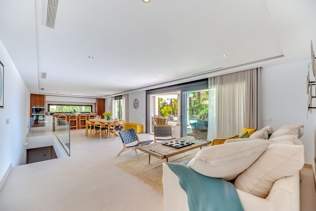 Playa De La Alegria CostaDelSol Olivers Travels 3