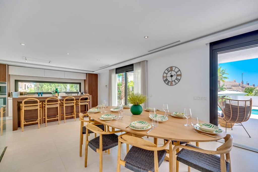 Playa De La Alegria CostaDelSol Olivers Travels 4