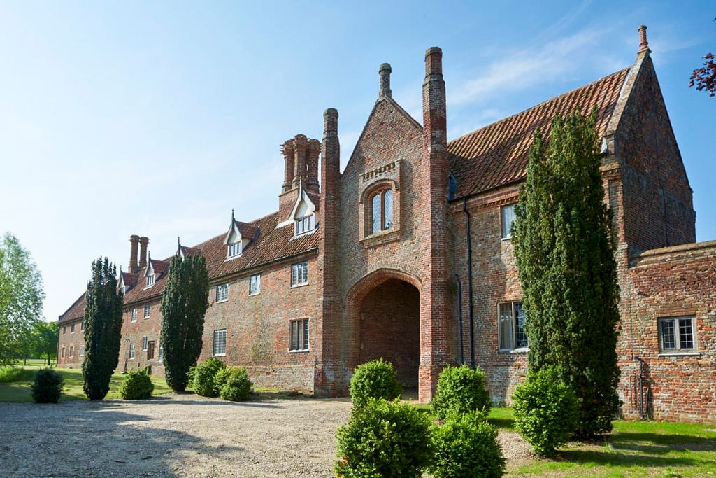 Loddon Hall Gardens Norfolk Olivers Travels 1