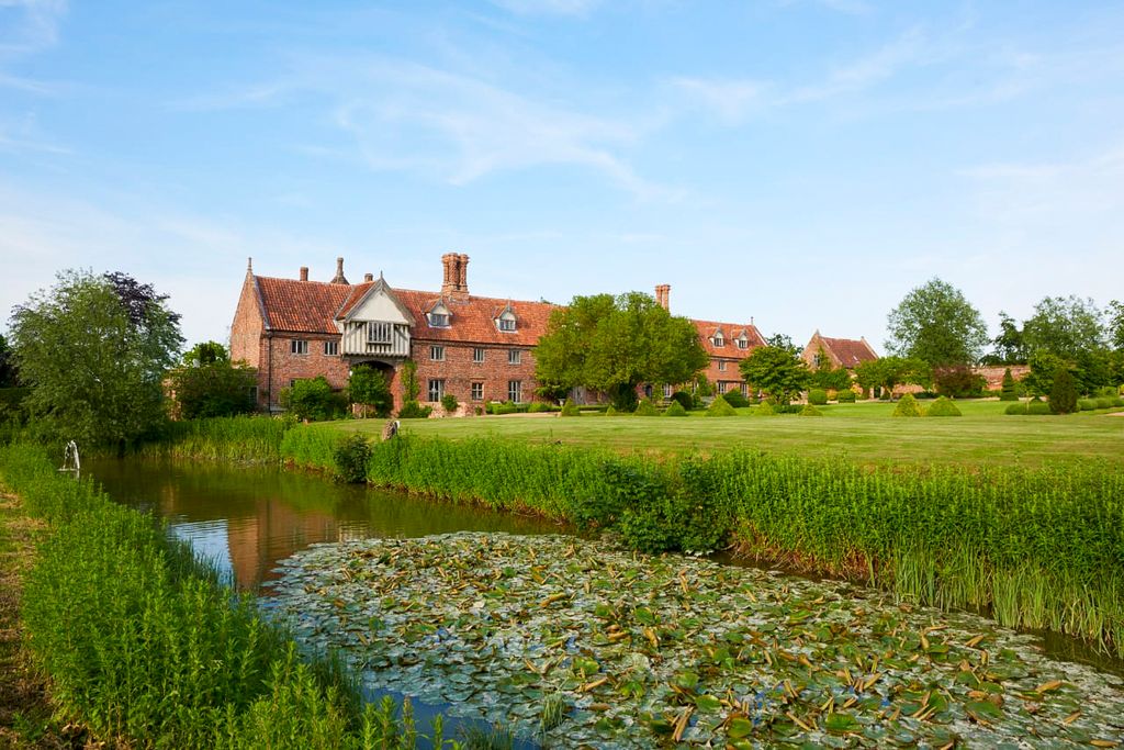 Loddon Hall Gardens Norfolk Olivers Travels 2