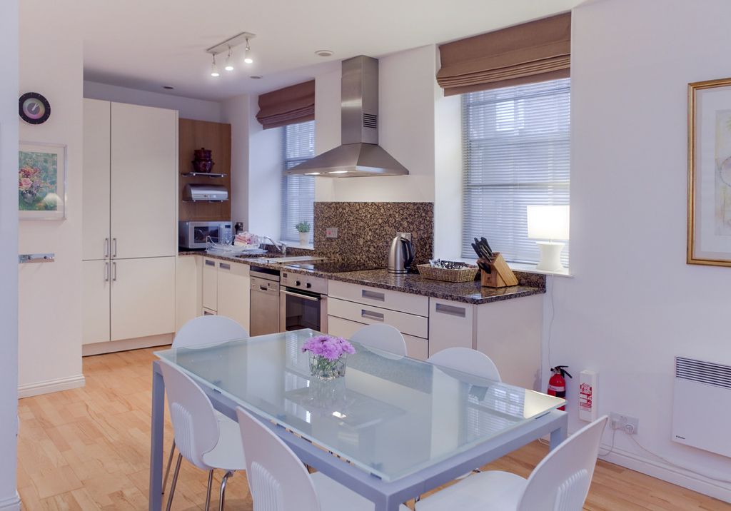 Apartment Mac Edinburgh Olivers Travels 3