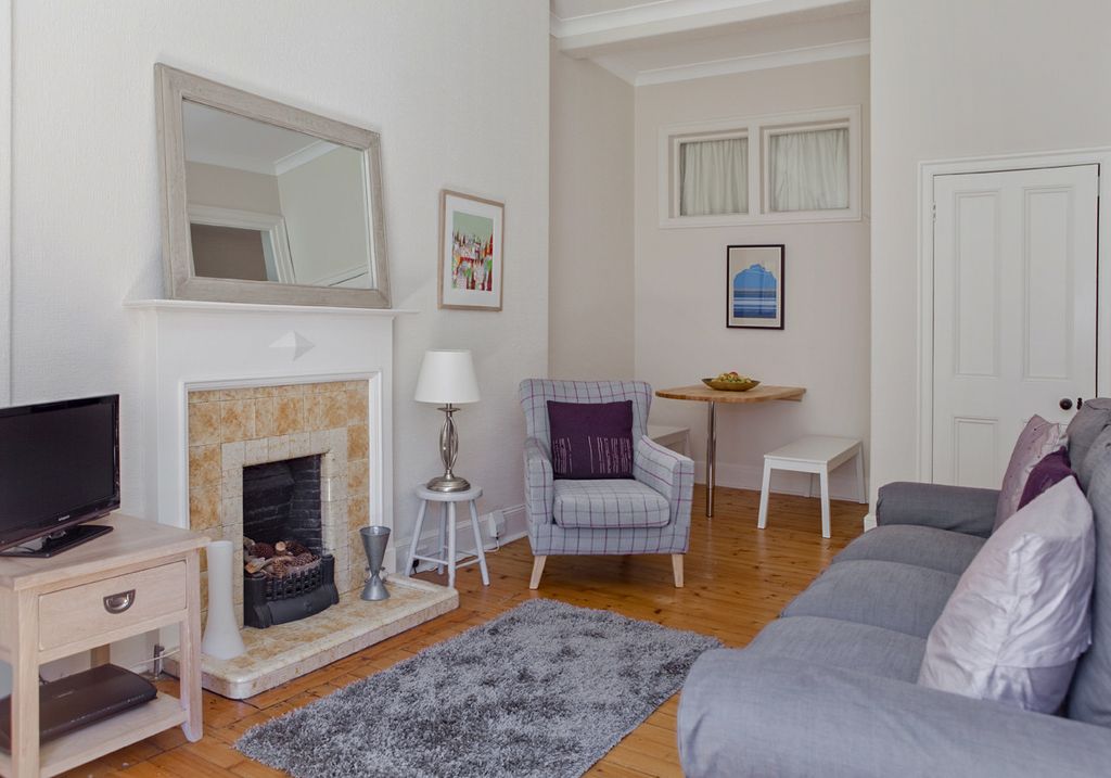 Bonnie Apartment Edinburgh Olivers Travels 2